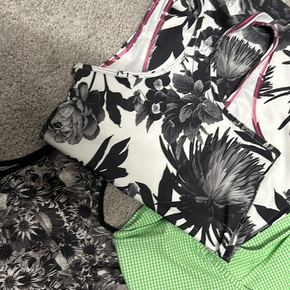 Lululemon workout tank tops bundle xs/s - Picture 3 of 4